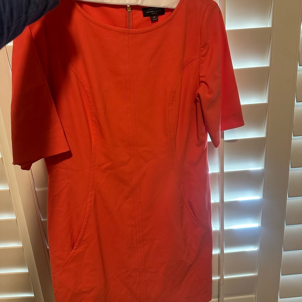 Tahari Short sleeve knee length dress size 10P